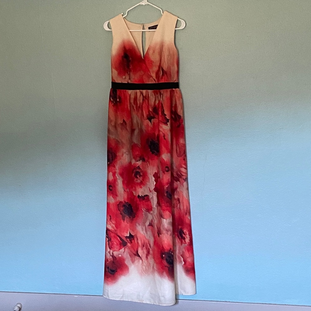 Chic Floral Maxi Dress in Red and Cream